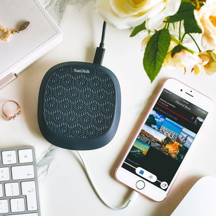 SanDisk iXpand Base punjač za iPhone sa memorijom za automatski back-up slika i videa 32GB