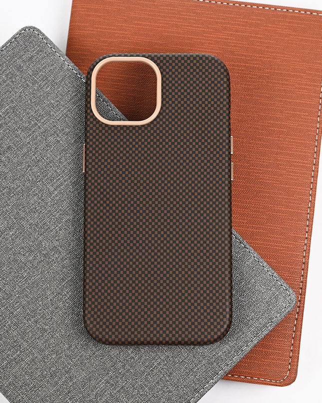 Maska za iPhone 15 6.1 braon Magsafe Urban Cube