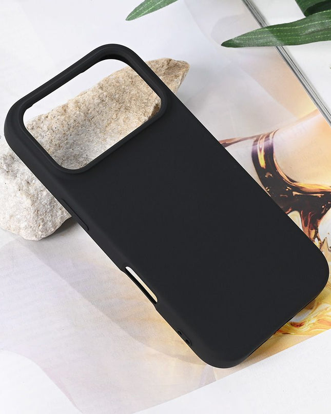 Maska za iPhone 17 Pro 6.3 crna Teracell Soft Velvet