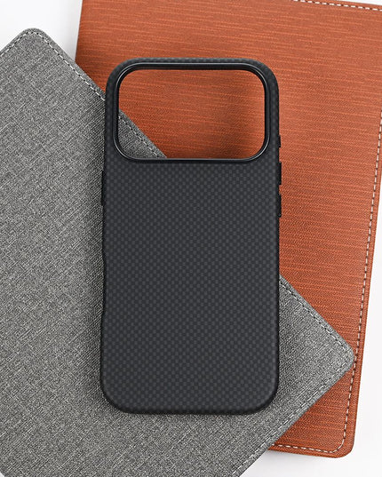 Maska za iPhone 17 Pro 6.3 crna Magsafe Urban Cube