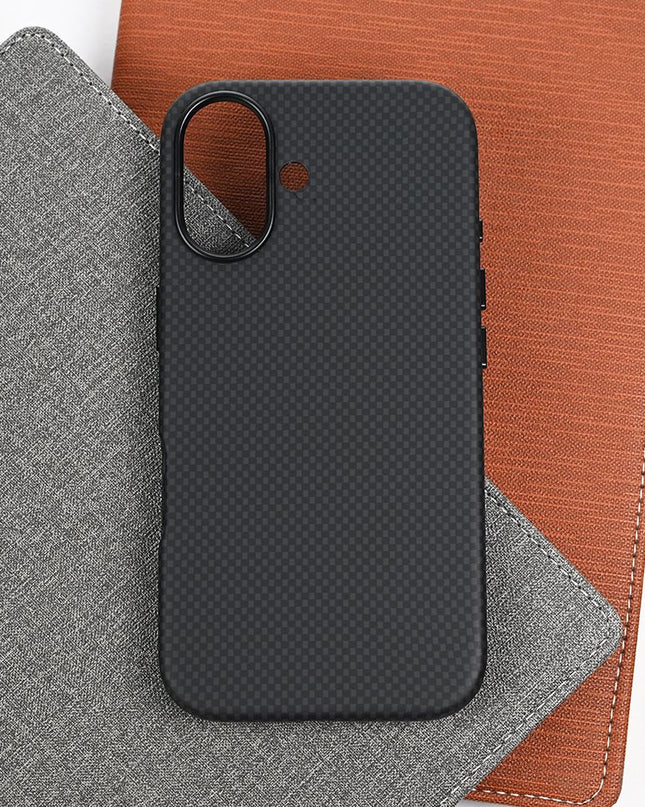 Maska za iPhone 16 6.1 crna Magsafe Urban Cube