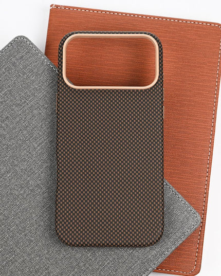 Maska za iPhone 17 Pro Max 6.9 braon Magsafe Urban Cube