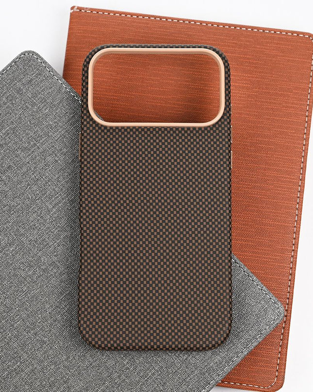 Maska za iPhone 17 Pro Max 6.9 braon Magsafe Urban Cube