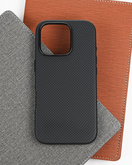 Maska za iPhone 16 Pro 6.3 crna Magsafe Urban Cube