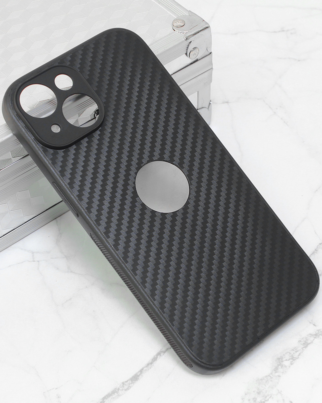 Torbica Carbon fiber za iPhone 15 6.1  (sa otvorom za logo)