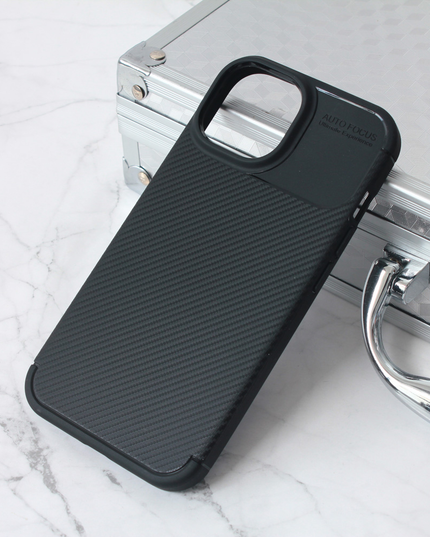 Torbica Defender Carbon za iPhone 15 6.1