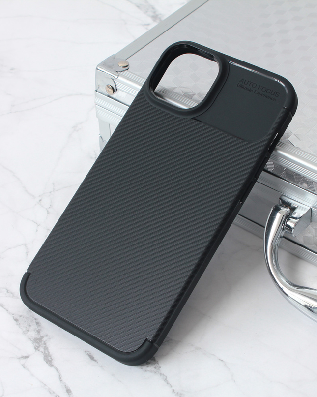Torbica Defender Carbon za iPhone 15 Plus 6.7