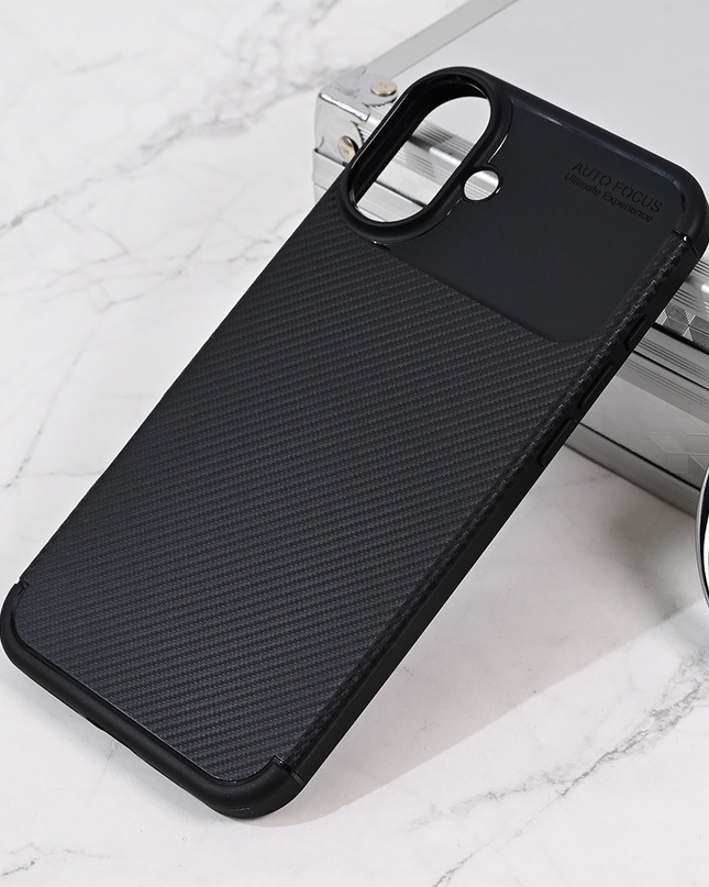 Torbica Defender Carbon za iPhone 16 Plus 6.7
