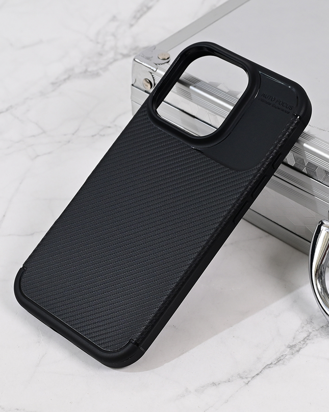 Torbica Defender Carbon za iPhone 16 Pro 6.3